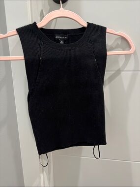 Kendall & Kylie Black Ribbed Tank Crop